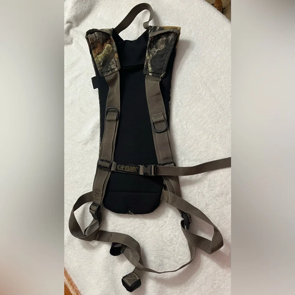 Camelbak camouflage hydration hike/hunt backpack bundle w/ bladder 1.5L